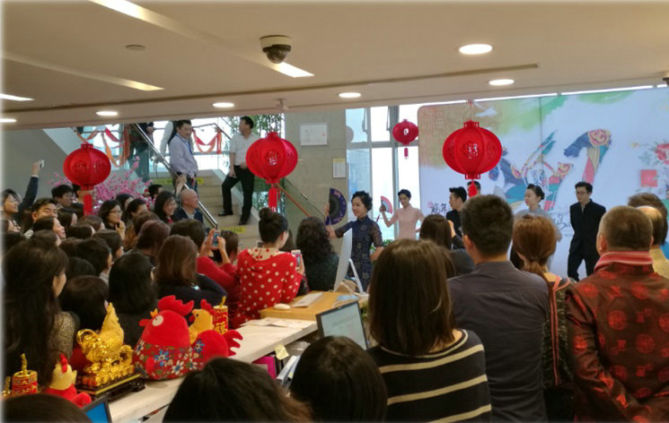 门迎五福，鸡祥如意  --	卓俊会展为欧洲能源公司策划嘉年华